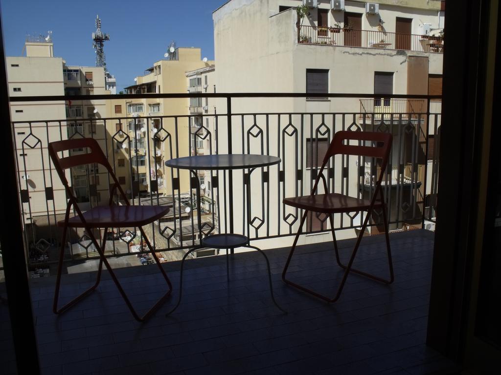 فندق باليرموفي  A Tre Passi Dal Centro المظهر الخارجي الصورة