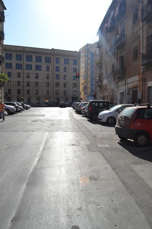 فندق باليرموفي  A Tre Passi Dal Centro المظهر الخارجي الصورة