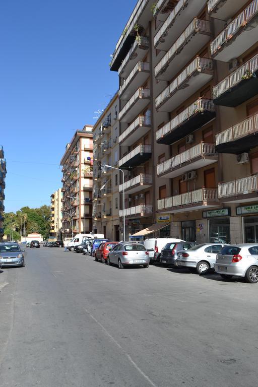 فندق باليرموفي  A Tre Passi Dal Centro المظهر الخارجي الصورة