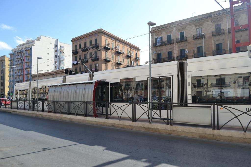 فندق باليرموفي  A Tre Passi Dal Centro المظهر الخارجي الصورة