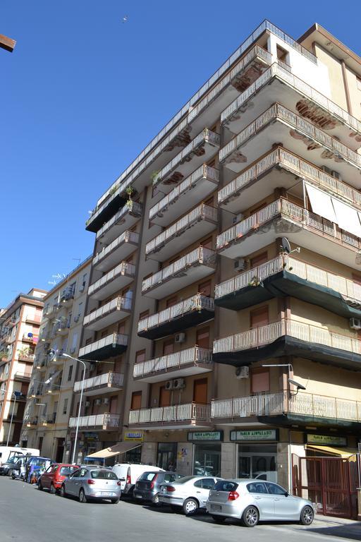 فندق باليرموفي  A Tre Passi Dal Centro المظهر الخارجي الصورة